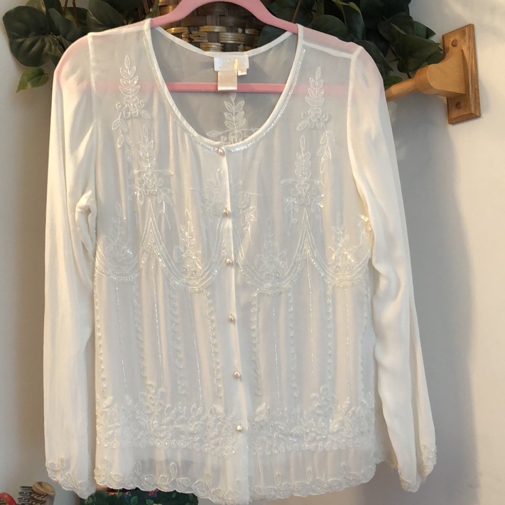 SHEER WOMEN’S OFF-WHITE BUTTON DOWN ORNATE DRESSY SHIRT.🌸